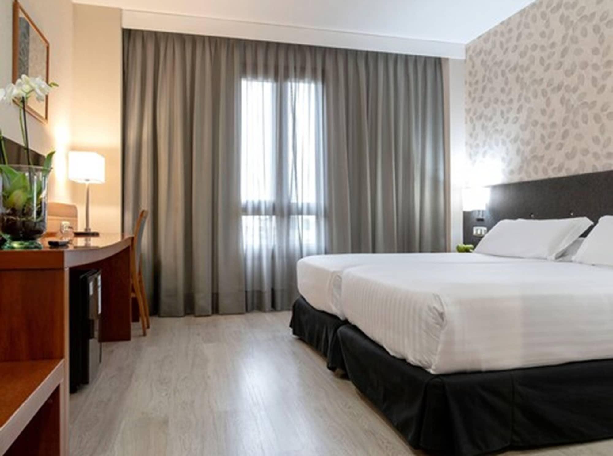 Hotel Plaza Las Matas Las Rozas Exteriör bild
