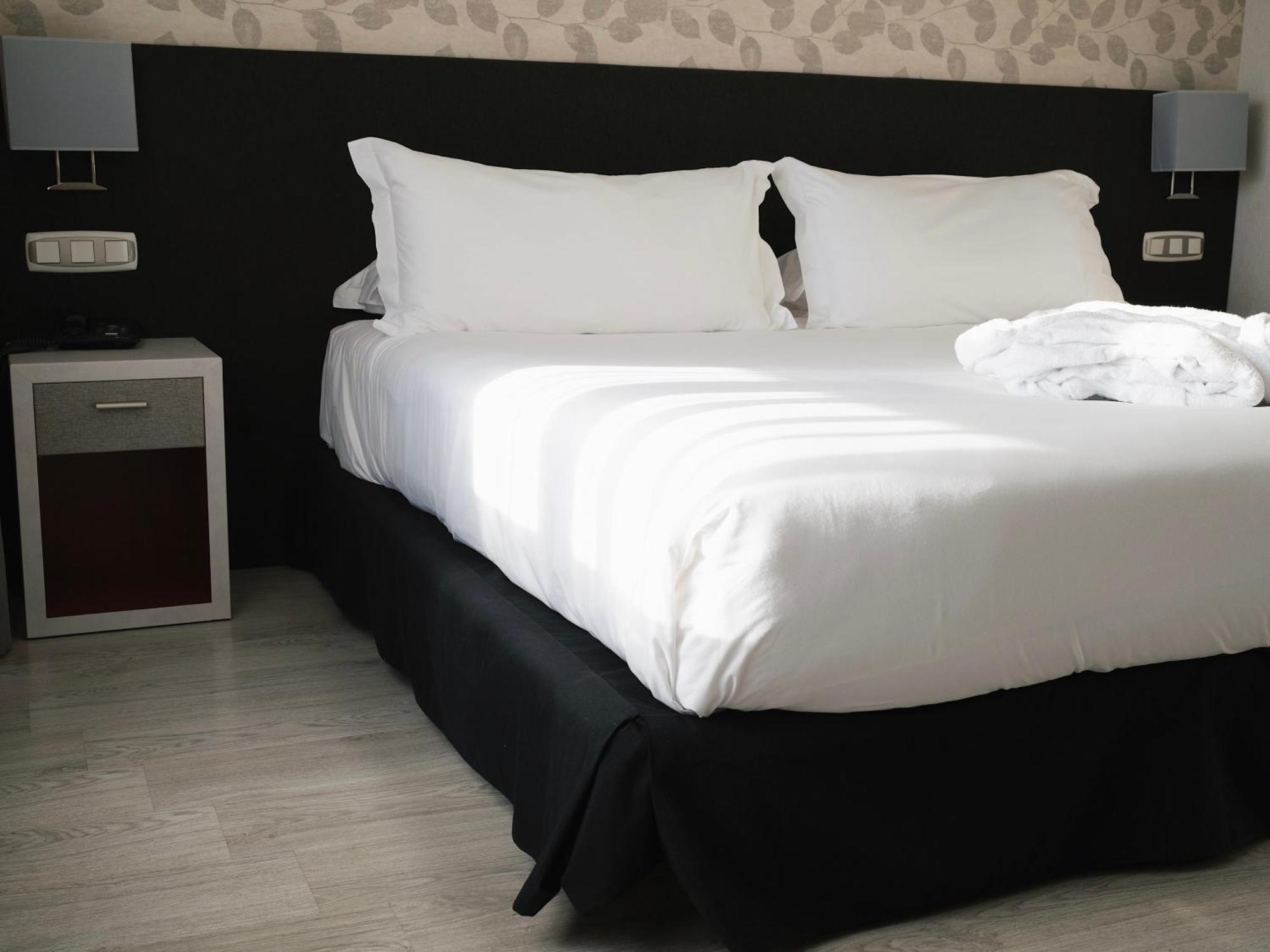 Hotel Plaza Las Matas Las Rozas Exteriör bild