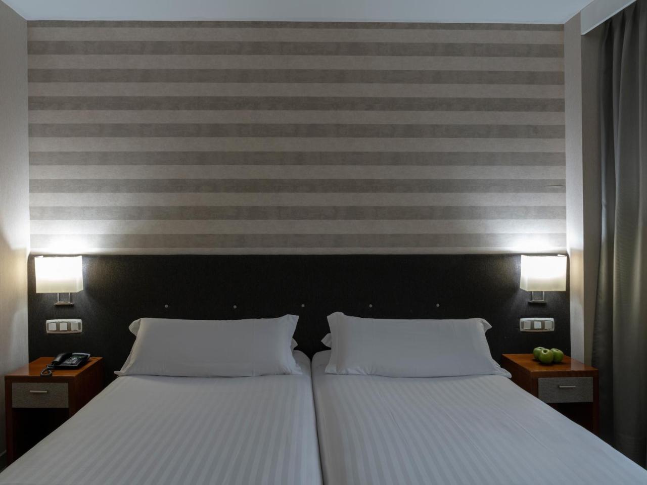 Hotel Plaza Las Matas Las Rozas Exteriör bild