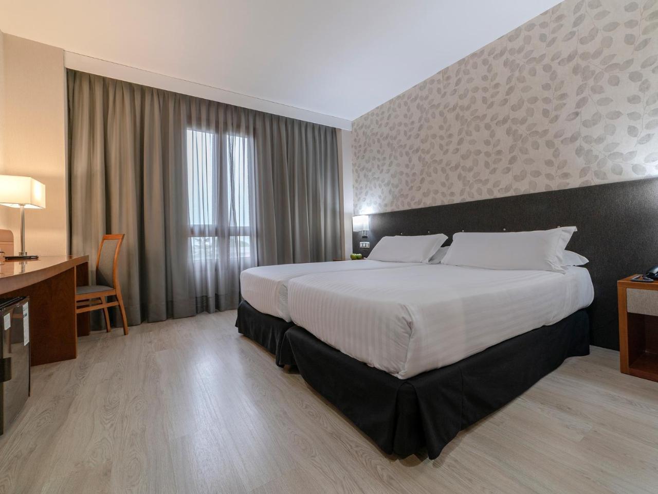 Hotel Plaza Las Matas Las Rozas Exteriör bild