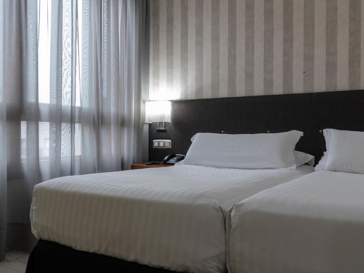 Hotel Plaza Las Matas Las Rozas Exteriör bild