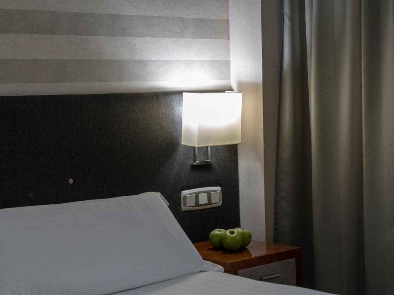 Hotel Plaza Las Matas Las Rozas Exteriör bild