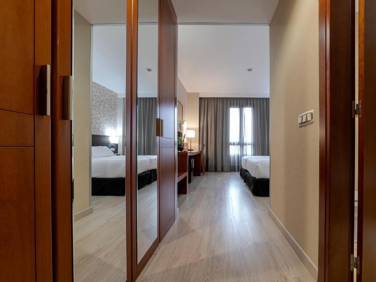 Hotel Plaza Las Matas Las Rozas Exteriör bild